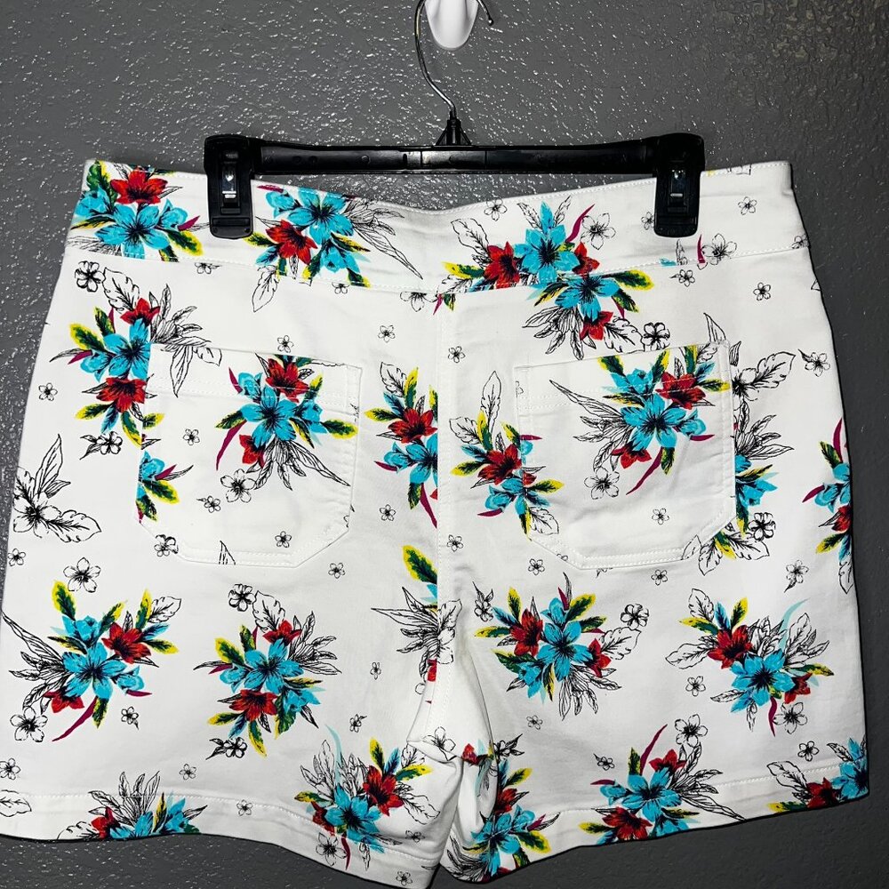 WESTBOUND Floral Print White Women's Mid- Length Shorts